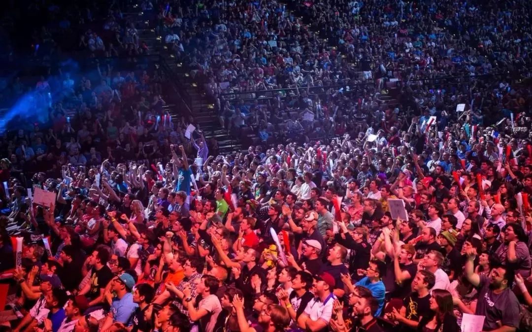 在晋级德玛西亚杯四分之一决赛后， EDward Gaming 上单选手 Zdz 发布了：离线加油